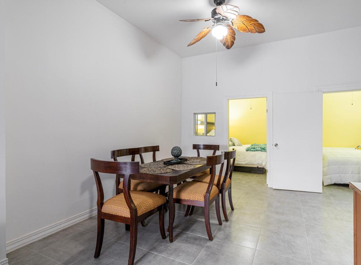 2 Br/ 1 Ba Home, Sleeps 10, 1 Min Walk To Rosarito Beach Exterior foto